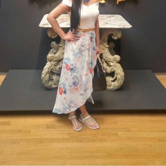 Beautiful forever new dress - Picture 3 of 7